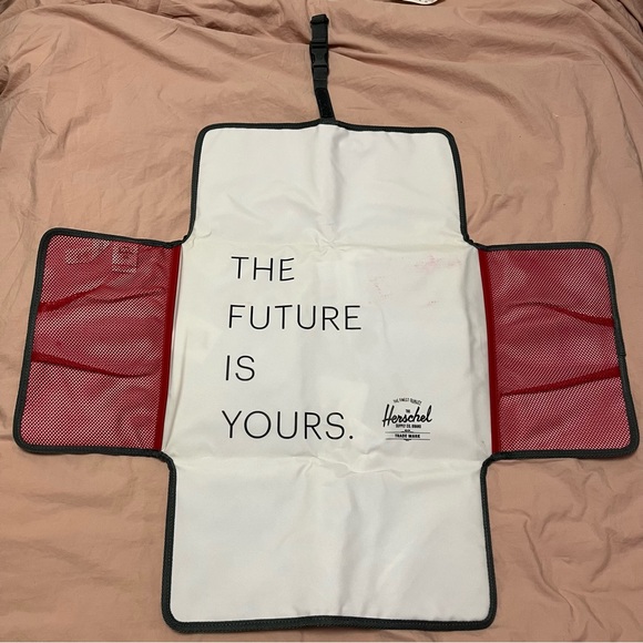 Sprout Change Mat Herschel Supply Co. Grey - Picture 10 of 12